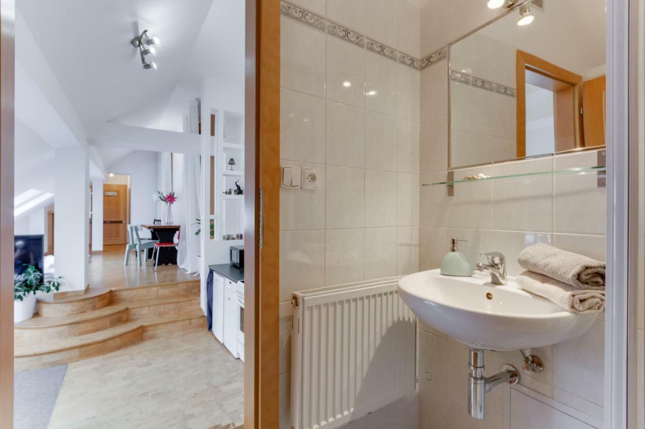 Charles Bridge Loft Apartment Prag
